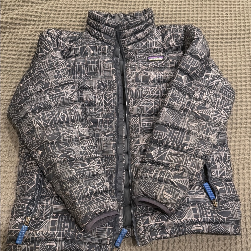 Patagonia Teen Boy Down Jacket Perfect for Fall!